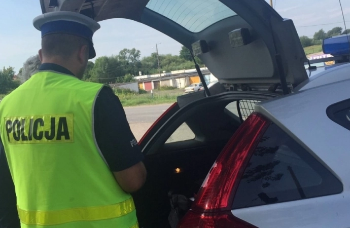 {Dożywotni zakaz prowadzenia pojazdów nie przeszkodził 60-latkowi wsiąść na motorower. I to znów pod wpływem alkoholu.}